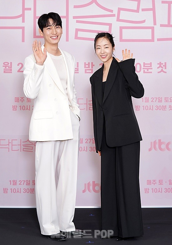 Park Hyung Sik - Park Shin Hye tái ngộ 11 năm sau The Heirs, nhan sắc mẹ bỉm sữa tại họp báo ra mắt phim thành tâm điểm - Ảnh 13.