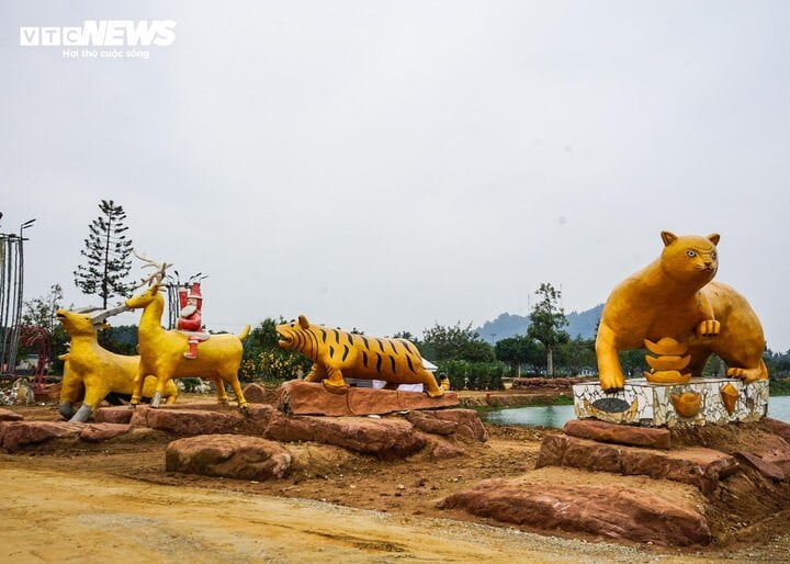 View - Thanh Hoá: Linh vật rồng vừa hoàn thiện gây tranh cãi vì "nhìn giống lươn"