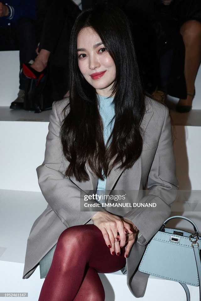 Khung hình triệu đô của Song Hye Kyo tại show Fendi: Đọ sắc với Zendaya và mẹ con Reese Witherspoon mà có chịu thua đâu! - Ảnh 12.