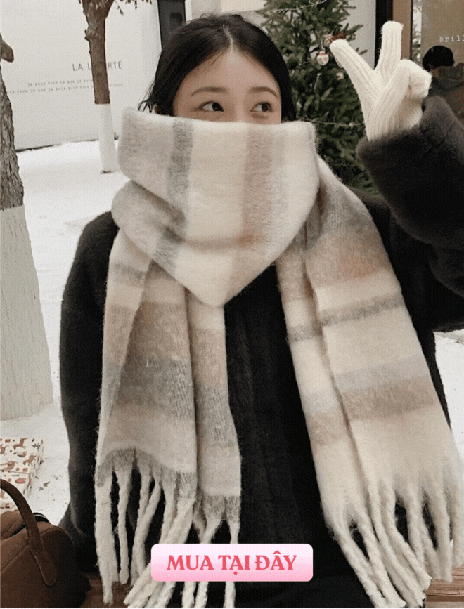Trời lạnh thế này, nàng ngắm ngay 8 mẫu khăn quàng cổ style Hàn để ra đường không còn là nỗi ám ảnh - Ảnh 1.