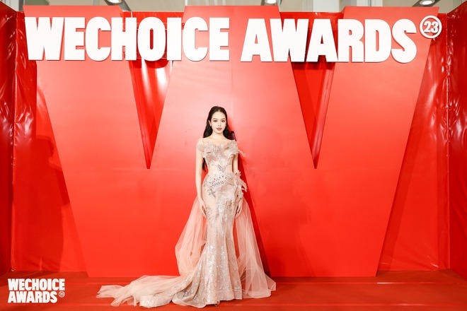 Dàn hậu đại náo thảm đỏ WeChoice Awards: Hương Giang - Thùy Tiên phát sáng, Kỳ Duyên - Minh Triệu và Quỳnh Châu hở bạo - Ảnh 11.