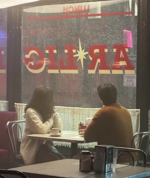 Thực hư loạt ảnh Cha Eun Woo hẹn hò lãng mạn với ái nữ của huyền thoại nhan sắc Olivia Hussey trên đất Mỹ - Ảnh 3.