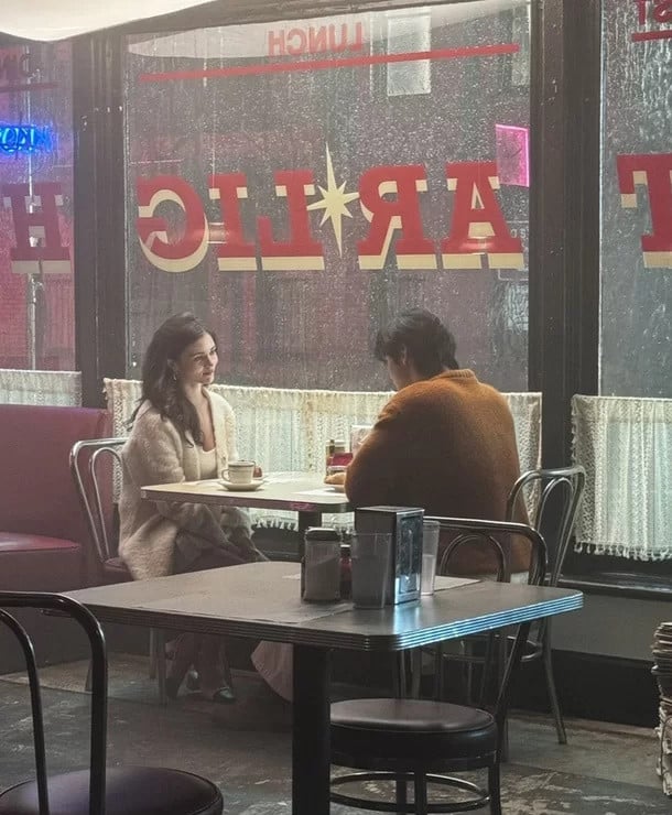Thực hư loạt ảnh Cha Eun Woo hẹn hò lãng mạn với ái nữ của huyền thoại nhan sắc Olivia Hussey trên đất Mỹ - Ảnh 2.