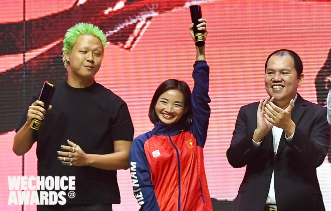 Nữ hoàng điền kinh Nguyễn Thị Oanh xuất sắc lọt Top 5 Đại sứ truyền cảm hứng tại Gala WeChoice Awards 2023 - Ảnh 3.