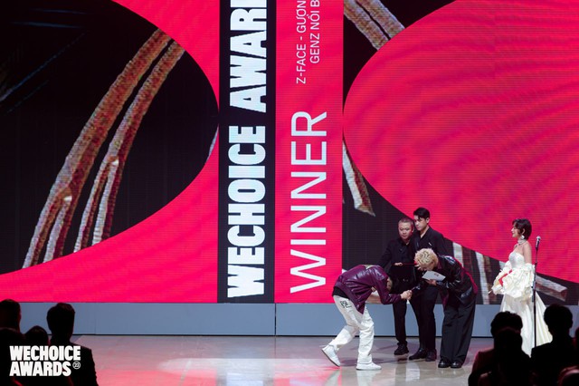 Kiaya gây xúc động tại WeChoice Awards: Em là người không có học thức cao nên sẽ cố gắng trở thành một công dân tốt! - Ảnh 2.