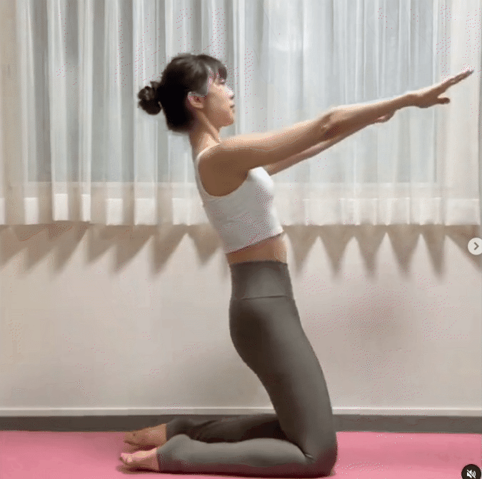 Chuy&ecirc;n gia người Nhật hướng dẫn động t&aacute;c ngả người 30 độ để siết mỡ bụng dưới, giảm bắp đ&ugrave;i nhanh gọn - Ảnh 2.