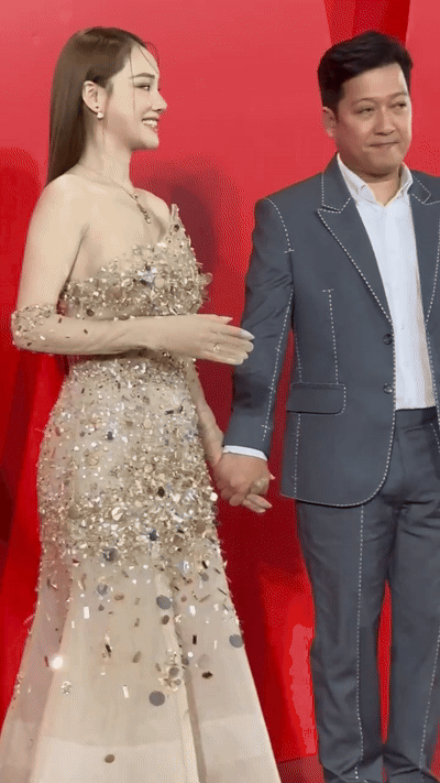 Trường Giang cưng chiều Nhã Phương số 1: Nhường hết spotlight cho vợ, kiên nhẫn chờ và có hành động dễ thương! - Ảnh 3.