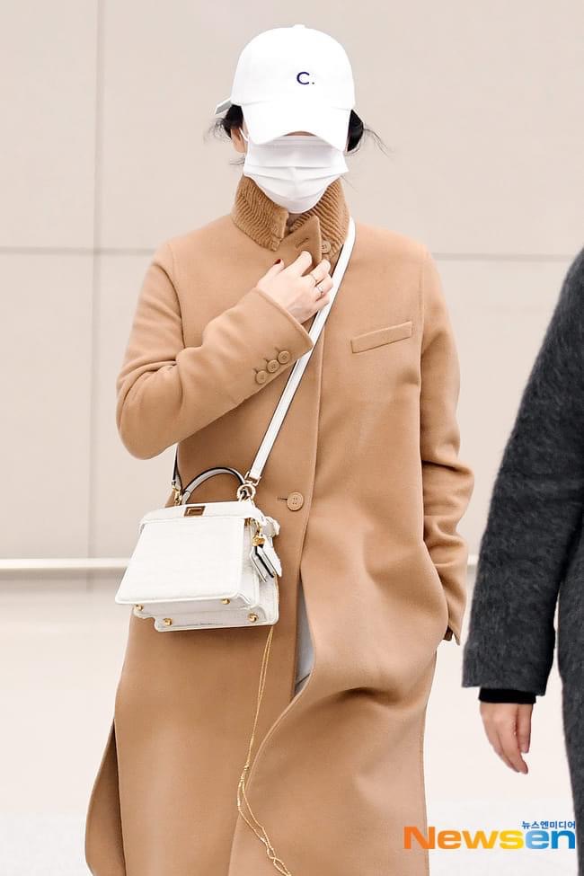 Song Hye Kyo âm thầm trở lại Hàn Quốc, vô tình để lộ bằng chứng đã đính hôn? - Ảnh 5.