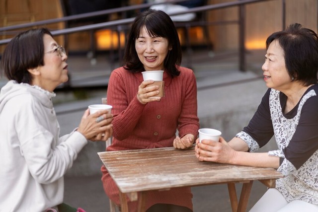 Họp lớp sau hơn 20 năm, tôi nhận ra quy luật: Người có thành tích tốt nhất ngày ấy lại thua kém kiểu người này - Ảnh 1.