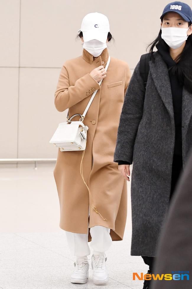 Song Hye Kyo âm thầm trở lại Hàn Quốc, vô tình để lộ bằng chứng đã đính hôn? - Ảnh 3.