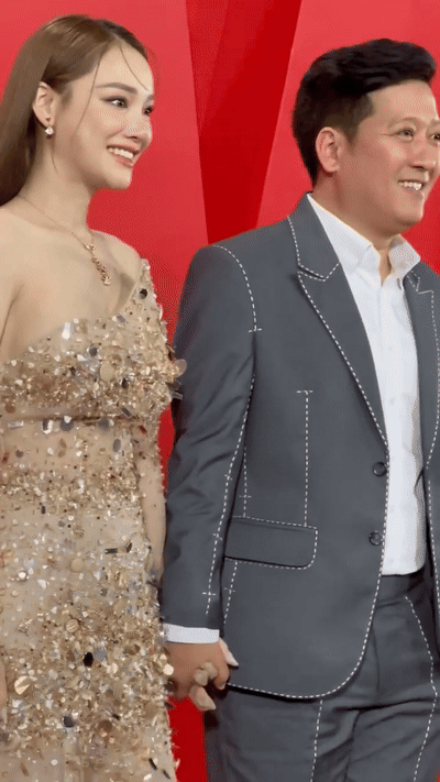 Trường Giang cưng chiều Nhã Phương số 1: Nhường hết spotlight cho vợ, kiên nhẫn chờ và có hành động dễ thương! - Ảnh 4.