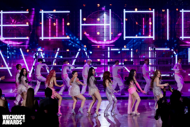 Diva Mỹ Linh mang vũ đạo viral WeChoice Awards đi chạy show, nhảy cực cháy không trượt nhịp nào - Ảnh 4.