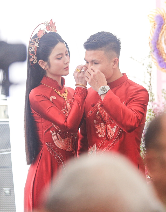 Bắt gặp mọi khoảnh khắc Chu Thanh Huyền chăm sóc Quang Hải, chu đáo thế này phải chốt cưới liền tay - Ảnh 2.