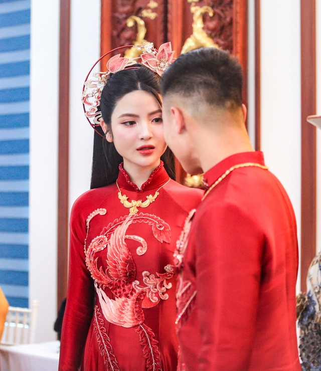 Bắt gặp mọi khoảnh khắc Chu Thanh Huyền chăm sóc Quang Hải, chu đáo thế này phải chốt cưới liền tay - Ảnh 4.