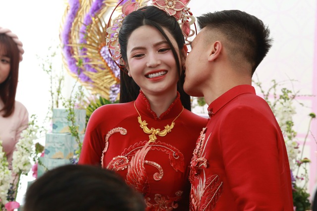 Bắt gặp mọi khoảnh khắc Chu Thanh Huyền chăm sóc Quang Hải, chu đáo thế này phải chốt cưới liền tay - Ảnh 7.