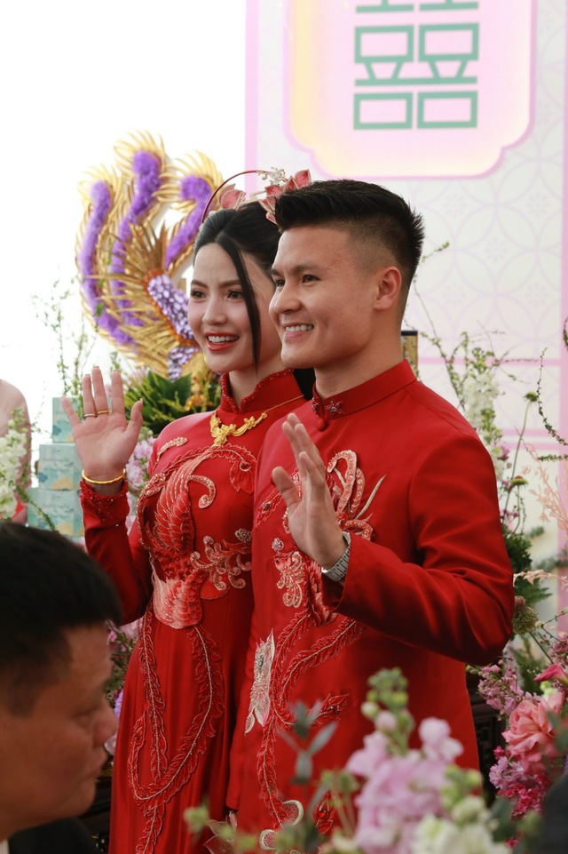 Bắt gặp mọi khoảnh khắc Chu Thanh Huyền chăm sóc Quang Hải, chu đáo thế này phải chốt cưới liền tay - Ảnh 9.