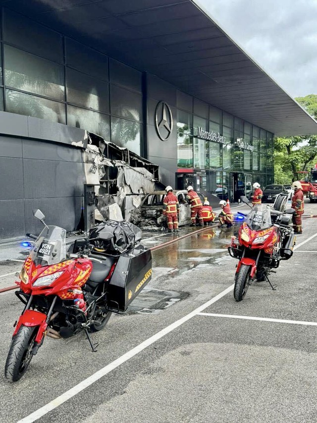 Xe điện Mercedes bất ngờ bốc cháy khi đang sạc: Trớ trêu nhất là nơi xảy ra hỏa hoạn - Ảnh 3.