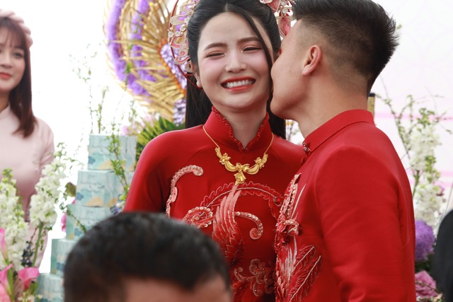 Bắt gặp mọi khoảnh khắc Chu Thanh Huyền chăm sóc Quang Hải, chu đáo thế này phải chốt cưới liền tay - Ảnh 8.