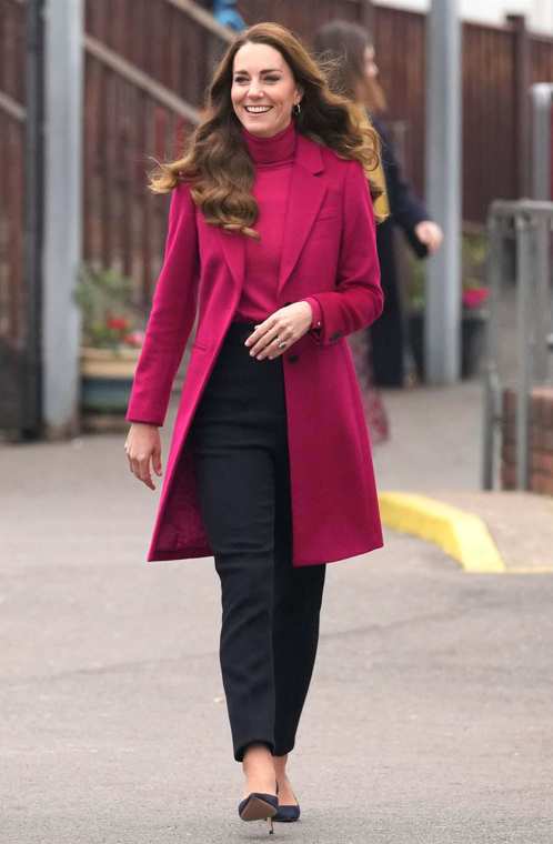 Vương phi Kate Middleton gợi ý 10 cách mặc quần ống đứng chuẩn thanh lịch cho phụ nữ trên 40 tuổi - Ảnh 9.