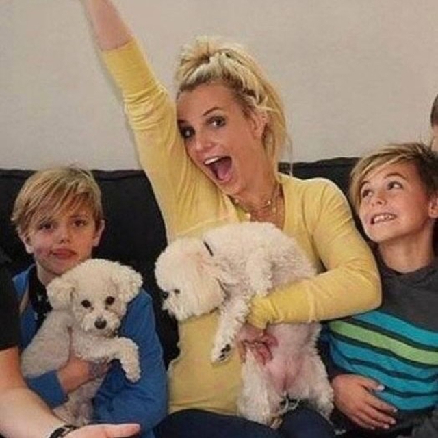 Quý tử 17 tuổi của Britney Spears đã có bạn gái, còn đưa người yêu đi tắm biển cùng bố và mẹ kế - Ảnh 11.