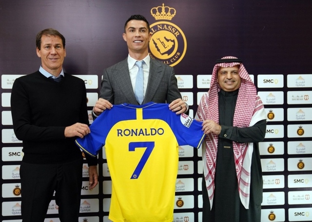 Đội hình tiêu biểu FIFPro: Messi, Ronaldo gây tranh cãi - Ảnh 3.