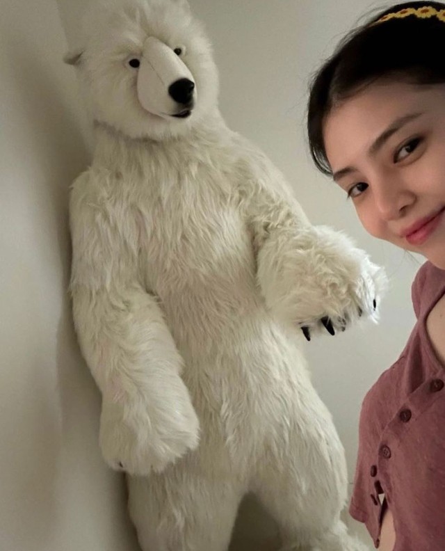 Chụp selfie với gấu cưng, gái đẹp Han So Hee khiến dân tình lác mắt vì độ giàu - Ảnh 3.