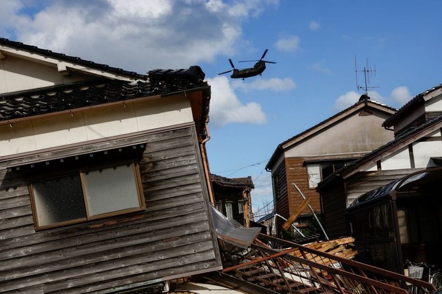 Nhật Bản: Chạy đua tìm người sống sót dù đã qua 72 giờ vàng sau thảm họa động đất - Ảnh 6.