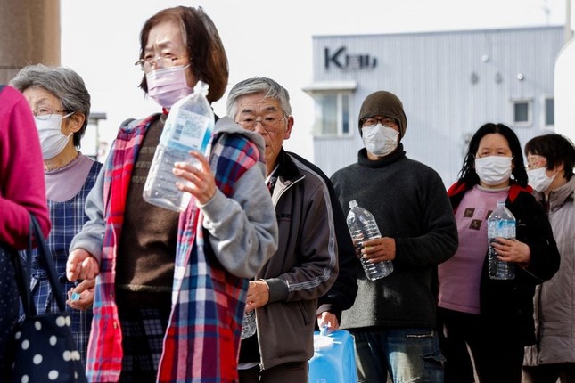 Nhật Bản: Chạy đua tìm người sống sót dù đã qua 72 giờ vàng sau thảm họa động đất - Ảnh 5.
