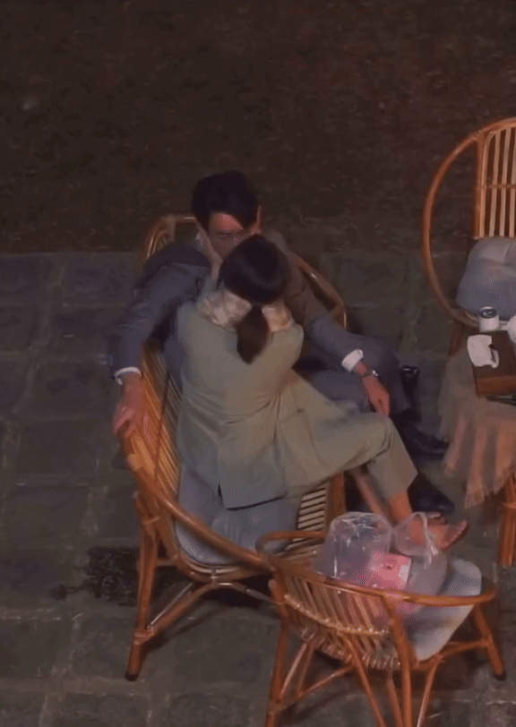 Lộ clip cặp sao Việt hôn nhau tới đỏ cả mặt, netizen tin chắc yêu thật rồi đây - Ảnh 4.