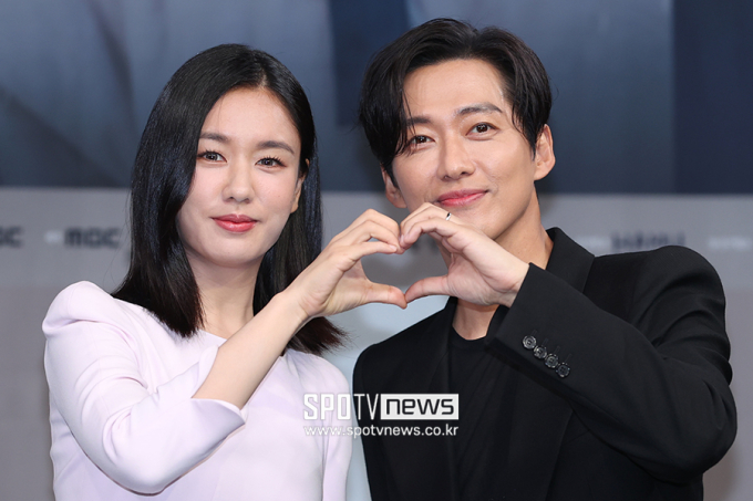 Actor Nam Goong Min has been accused of having an affair with his female co-star, who is 13 years younger after just a year of marriage. What do insiders say? - Photo 3.