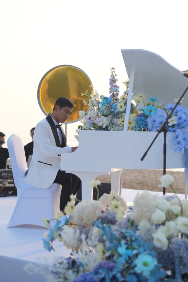 Sau tin chia tay với Lưu Hương Giang, Hồ Hoài Anh gây chú ý khi lộ diện tại đám cưới Vân Hugo - Ảnh 6.
