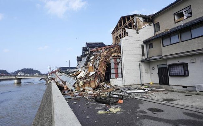 Động đất ở Nhật Bản: Số nạn nhân thiệt mạng tăng lên ít nhất 126 người, hơn 200 người vẫn mất tích - Ảnh 1.