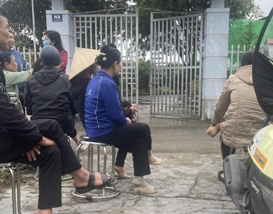 Con trai t&aacute; hỏa ph&aacute;t hiện mẹ tử vong tại ph&ograve;ng ngủ với nhiều vết thương - Ảnh 1.