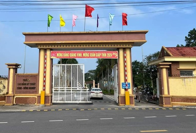 Bất ngờ với 1 giáo viên dạy lái ô tô đang chạy xe tập lái vi phạm nồng đồ cồn - Ảnh 1.