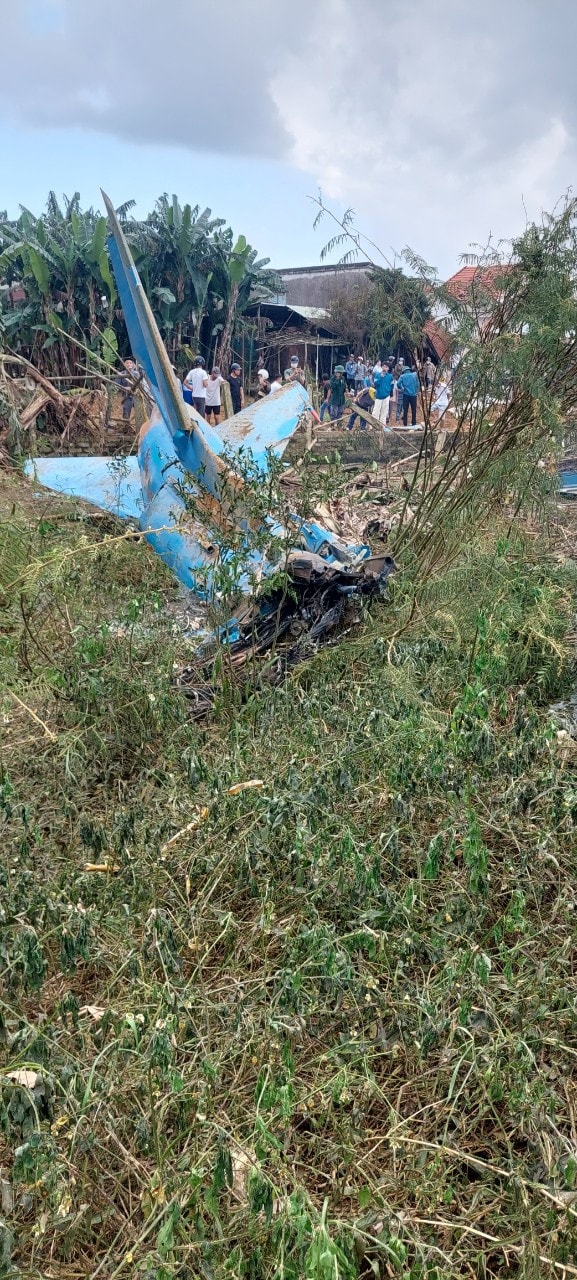 Máy bay quân sự rơi ở Quảng Nam gây tiếng nổ lớn - Ảnh 6.