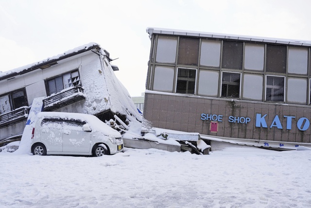 Tuyết dày cản trở công tác cứu hộ động đất tại Nhật Bản - Ảnh 2.
