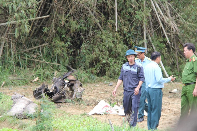 CLIP: Thời khắc phi công nhảy dù thoát nạn trước khi máy bay rơi ở Quảng Nam - Ảnh 3.