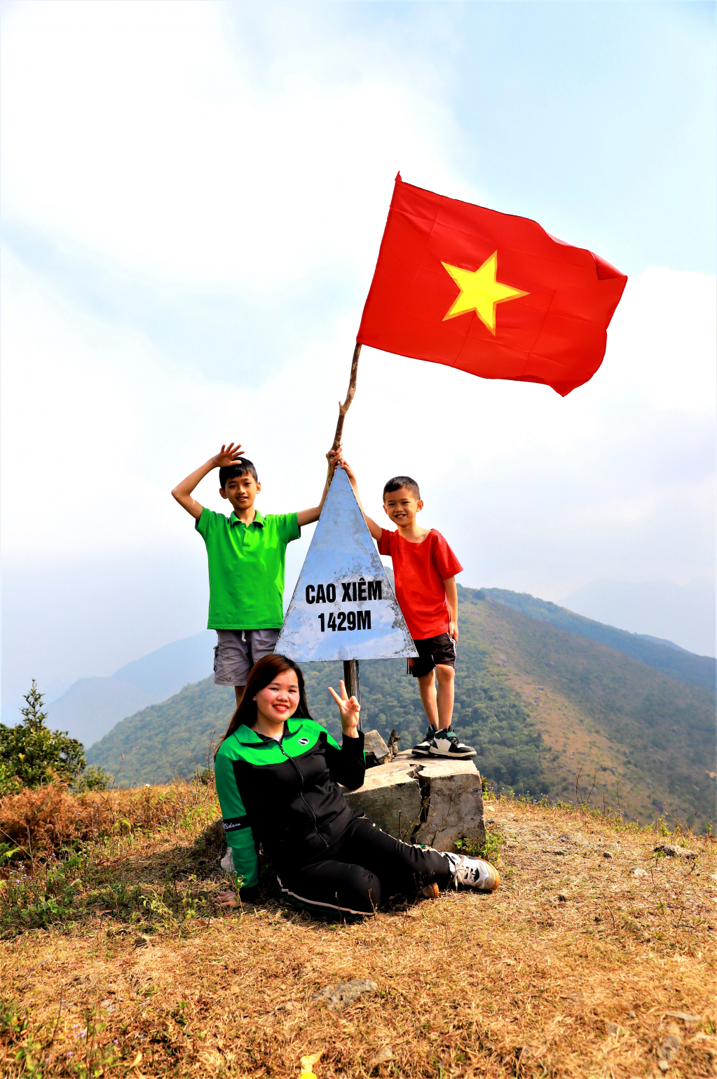 Ngoài biển, Quảng Ninh còn có một vùng núi hoang sơ được ví như "Sa Pa thu nhỏ", cách Hạ Long hơn 100km- Ảnh 3.