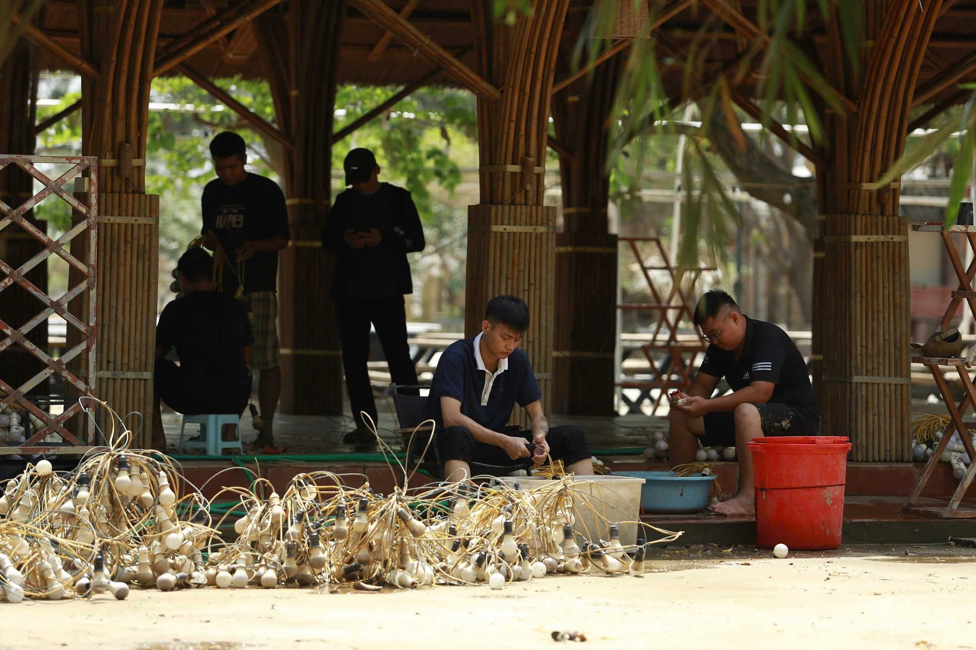 Điểm check-in nổi tiếng Hà Nội hoang tàn khó tin sau bão lũ- Ảnh 15.