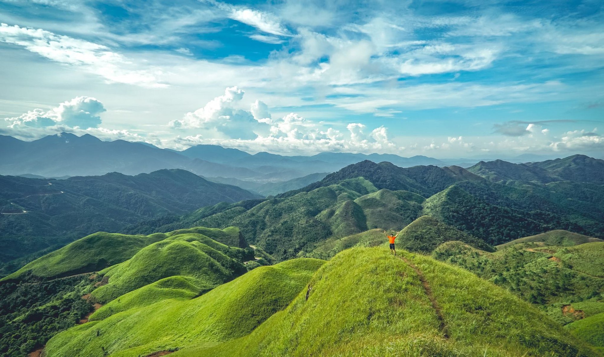 Ngoài biển, Quảng Ninh còn có một vùng núi hoang sơ được ví như "Sa Pa thu nhỏ", cách Hạ Long hơn 100km- Ảnh 8.