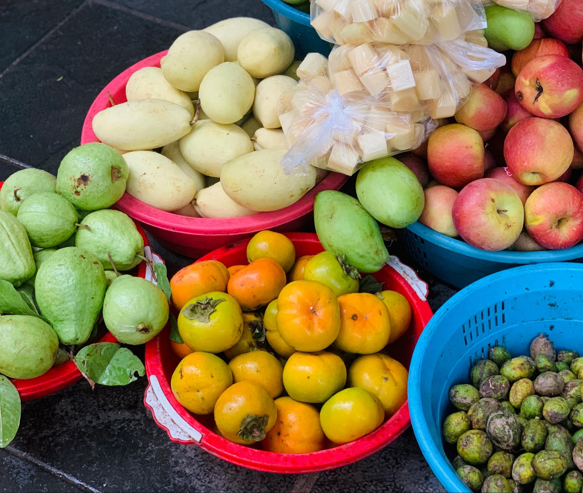 Ăn hồng kiểu này dễ bị tắc ruột, ngộ độc: Chuyên gia nhắc nhở điều cần biết trước khi ăn để tránh nguy hiểm- Ảnh 3.