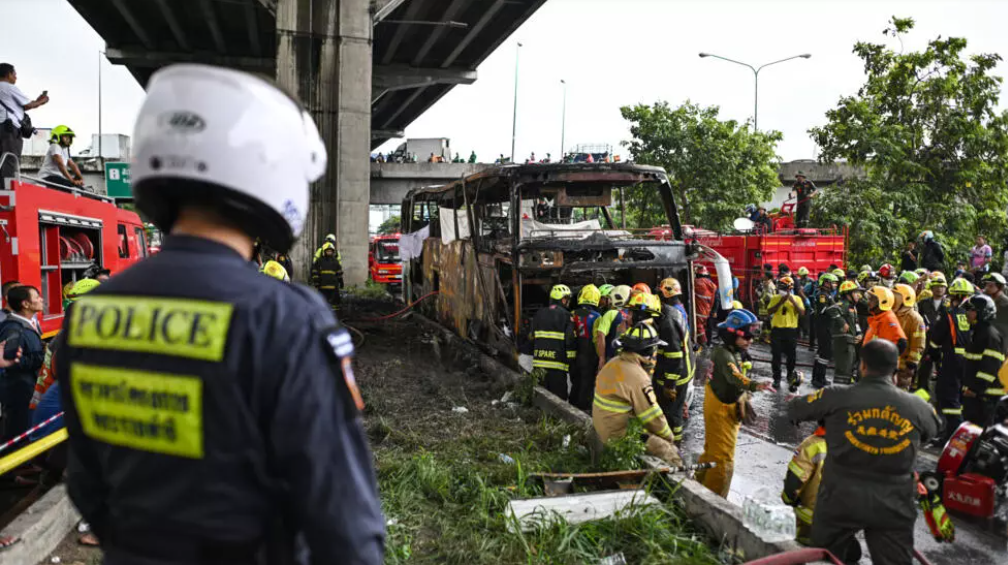 Hiện trường thương tâm vụ cháy xe bus đưa đón học sinh khiến ít nhất 25 người thiệt mạng: Toàn bộ bị thiêu rụi- Ảnh 7.