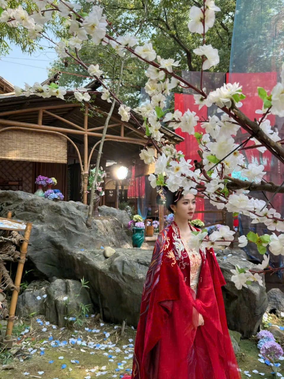 Nàng tân nương đẹp ngây ngất trên màn ảnh Hoa ngữ, nhan sắc đỉnh càng ngắm càng mê- Ảnh 2. Nàng tân nương đẹp ngây ngất trên màn ảnh Hoa ngữ, nhan sắc đỉnh càng ngắm càng mê- Ảnh 2.