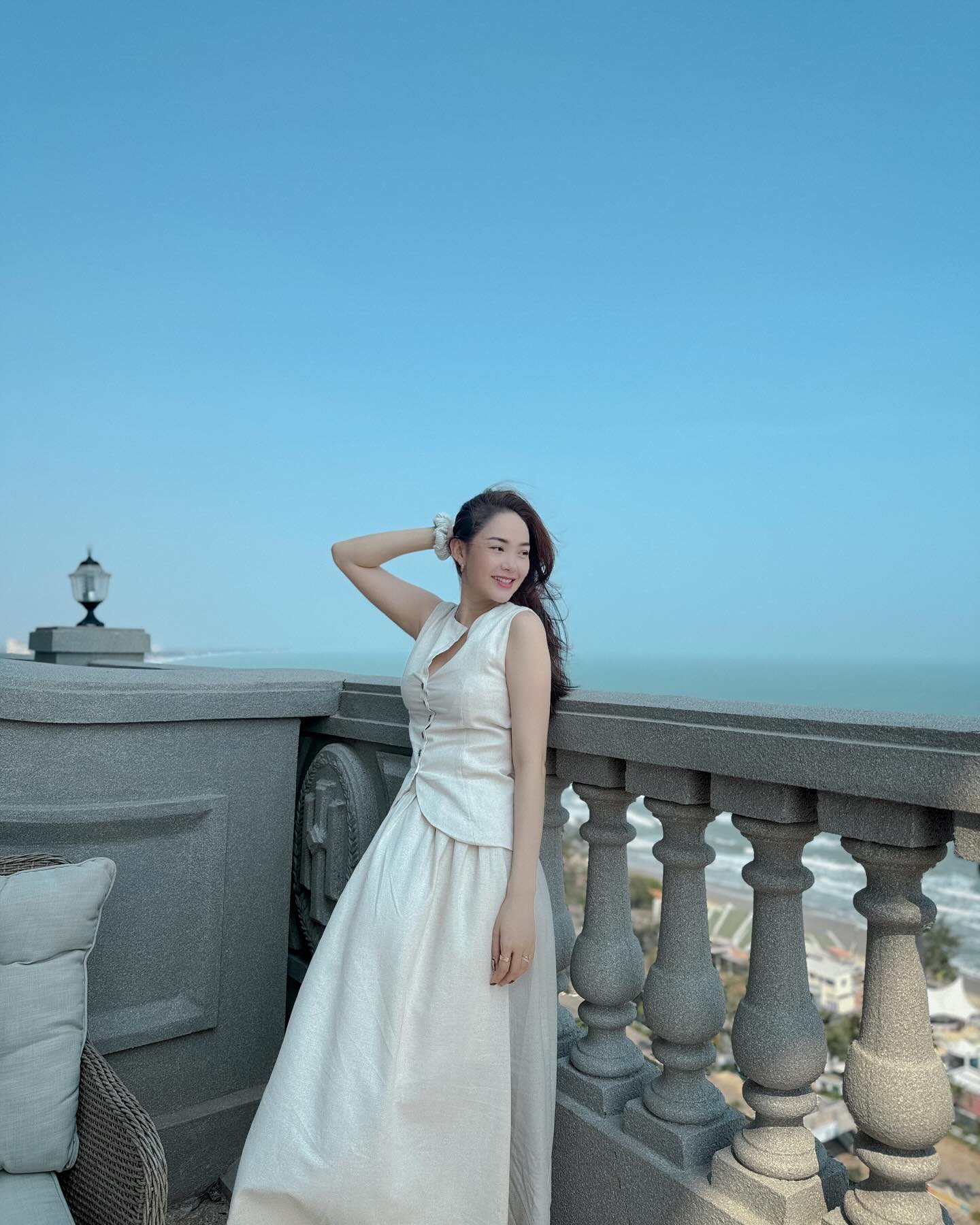10 set đồ trẻ trung nhất của Minh Hằng ở tuổi 37, quý cô U40 nên tham khảo- Ảnh 5.