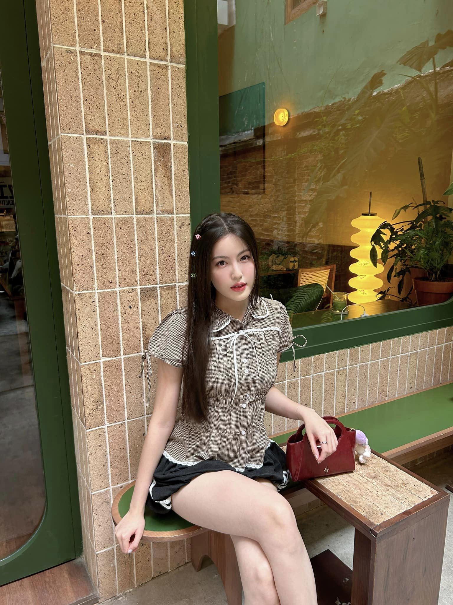 Bạn gái HIEUTHUHAI bỏ hashtag "chỉ yêu mình anh" khi chứng kiến nam rapper chạm vào cô gái khác- Ảnh 10.