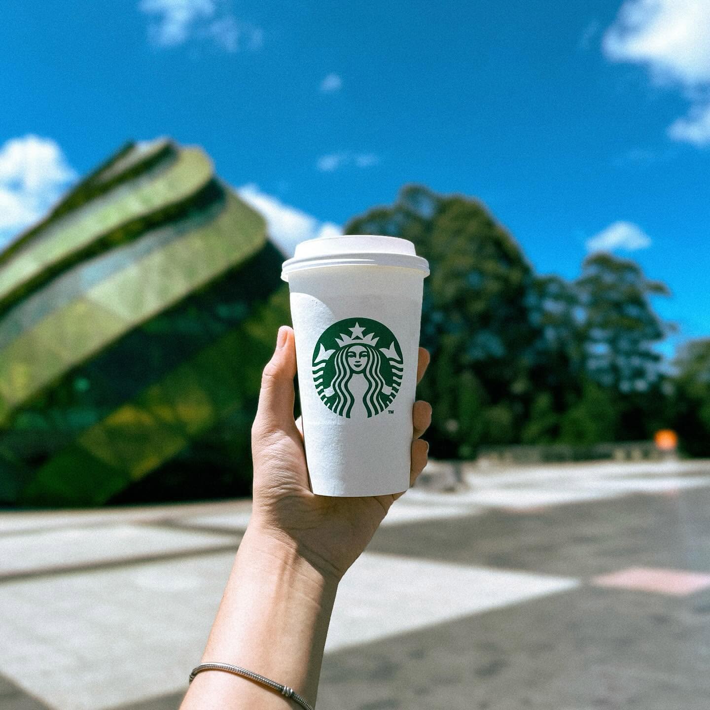 Starbucks khai trương cơ sở mới: Nơi chill từ sáng sớm, nơi nằm gọn trong TTTM lại khiến dân tình “mừng rớt nước mắt”- Ảnh 1.
