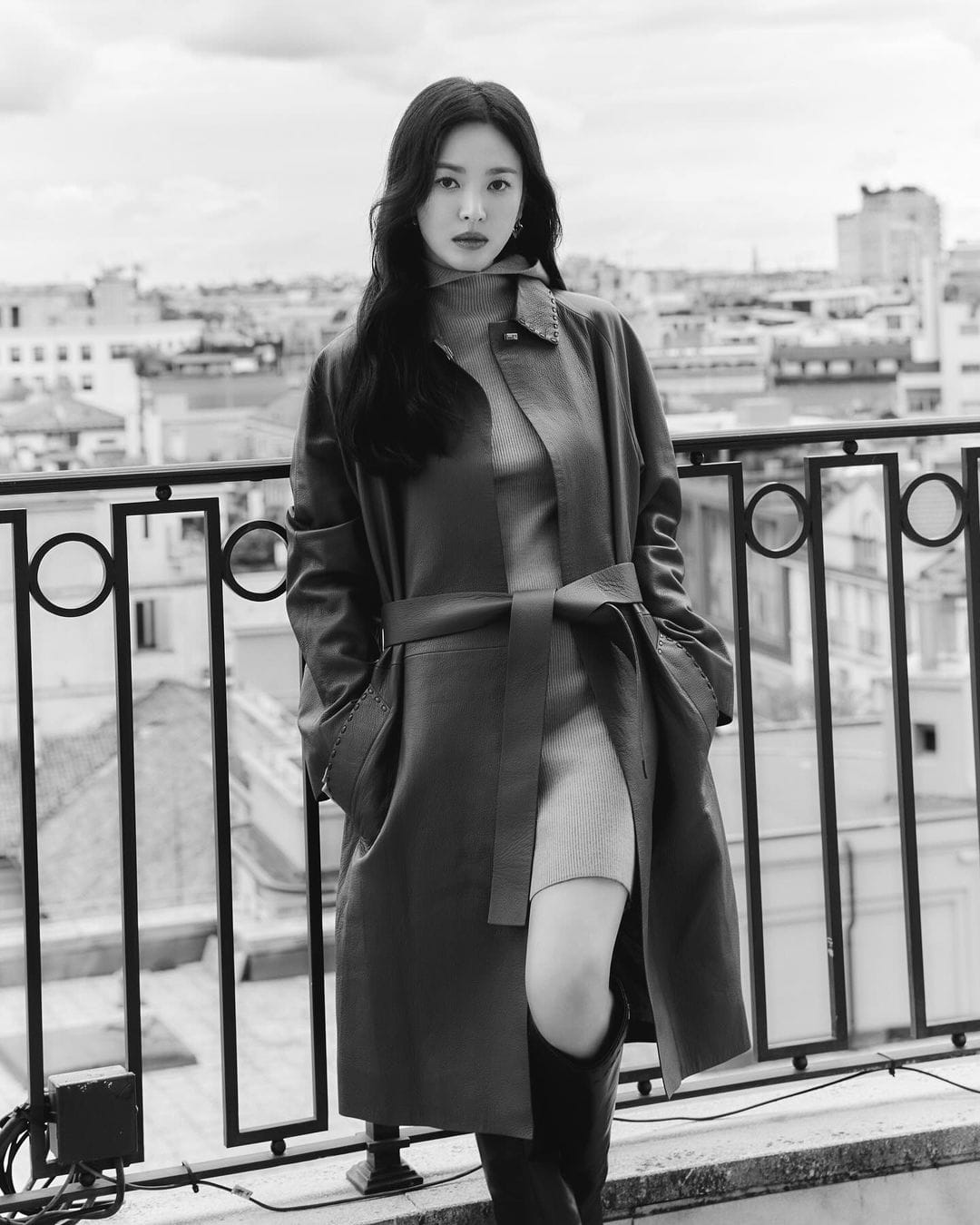 "Xả kho" h&igrave;nh cũ, Song Hye Kyo g&acirc;y sốt v&igrave; phong c&aacute;ch trang điểm mới lạ cực sang chảnh- Ảnh 3.