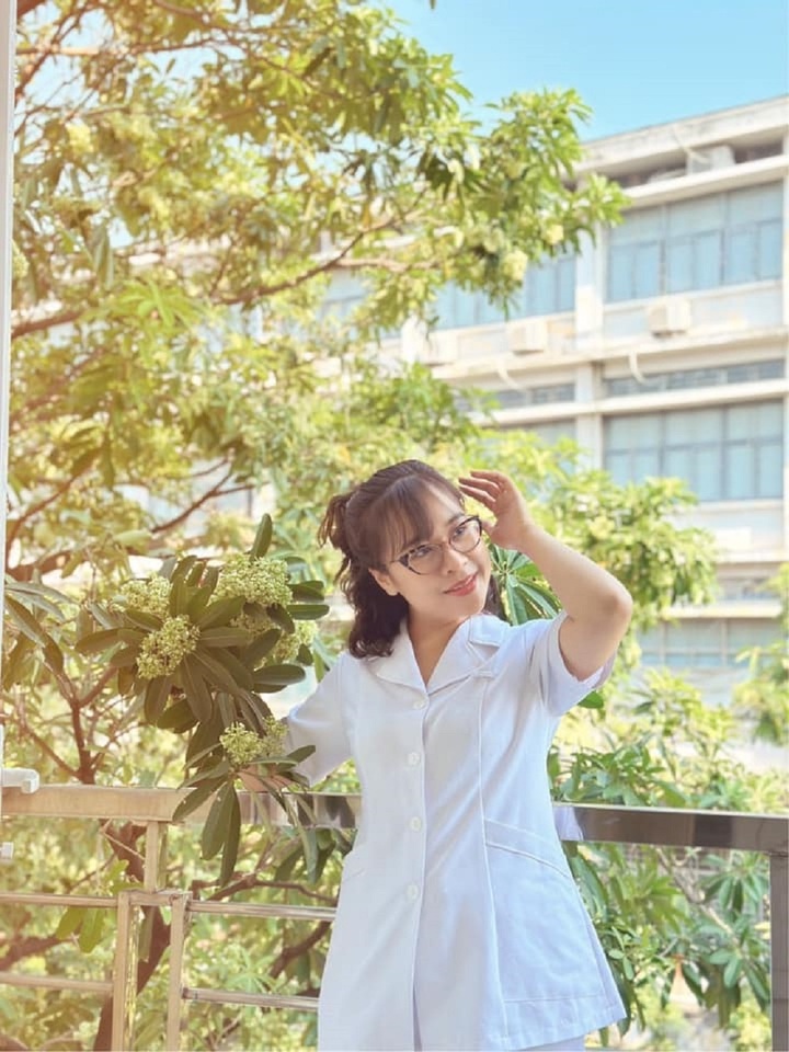 Thử cắm hoa sữa ở văn phòng, …