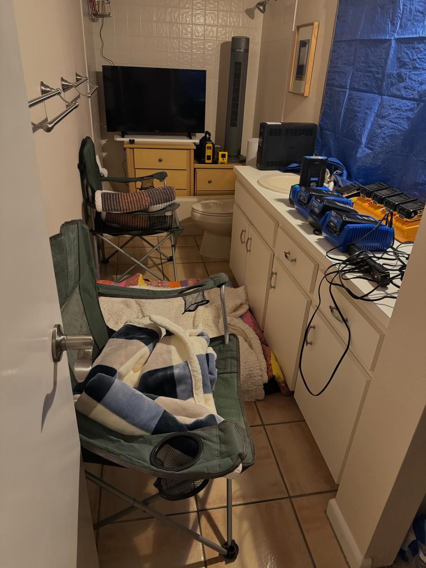 5 triệu người v&agrave;o xem nơi trốn si&ecirc;u b&atilde;o &ldquo;qu&aacute;i vật&rdquo; Milton, giật m&igrave;nh khuy&ecirc;n chủ nh&agrave;: &Ocirc;i l&agrave;m ơn, chạy ngay đi- Ảnh 6.