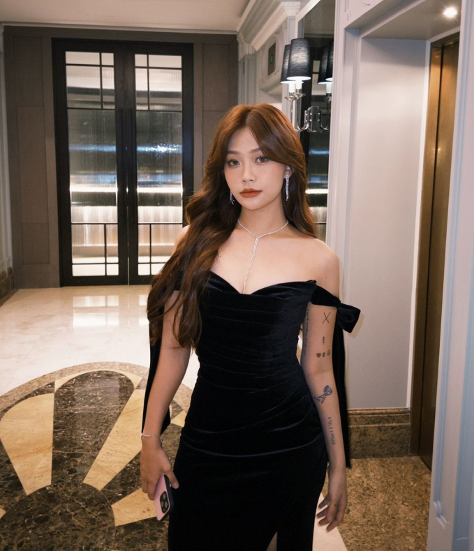 Nữ ca sĩ công khai Nữ ca sĩ công khai